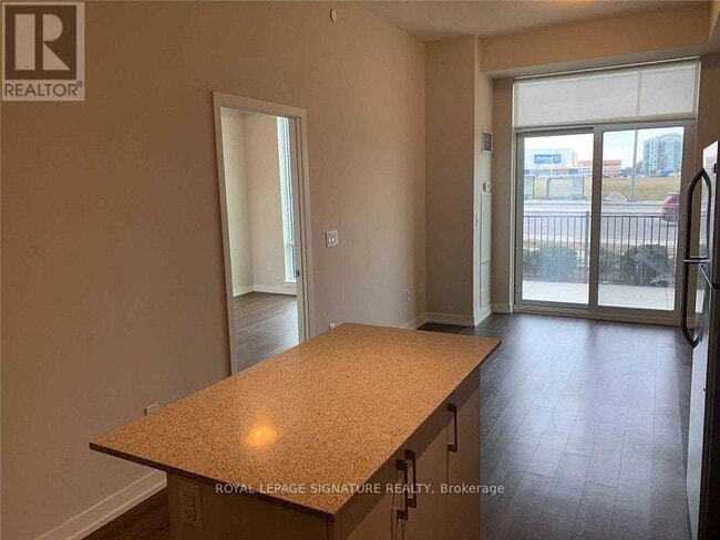 Photo du bâtiment - 2550 Eglinton Ave W