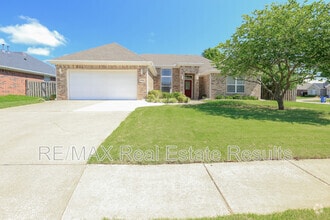 Building Photo - 3100 SW Tunica Ave