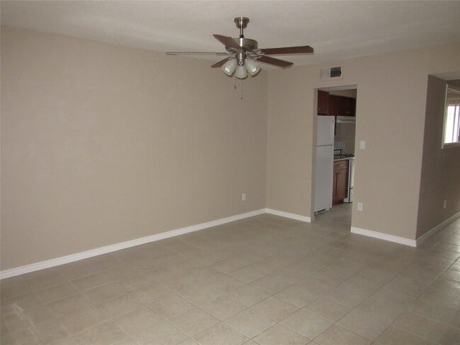 Building Photo - 6202 Skyline Dr