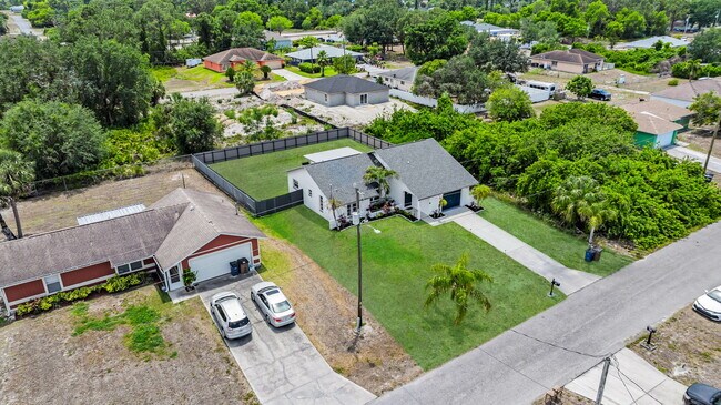 Foto del edificio - 3721 6th St W