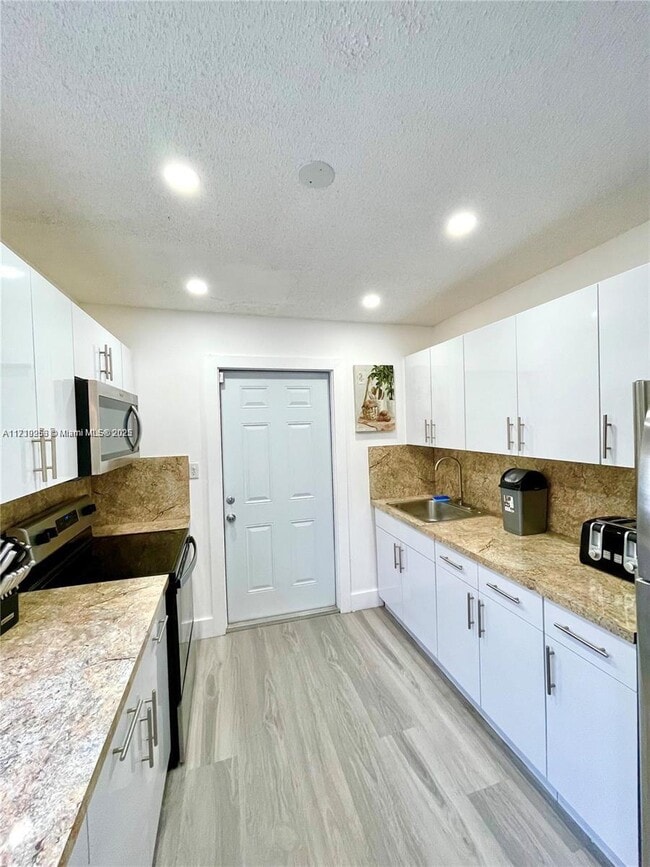 Foto del edificio - 8120 NW 5th Ct