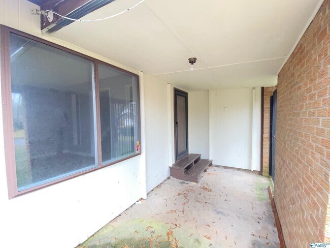 Foto del edificio - 6005 Ellington Rd NW