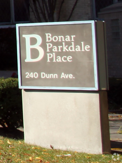 Photo du bâtiment - Bonar Parkdale Place