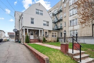 Building Photo - 740 Elm St