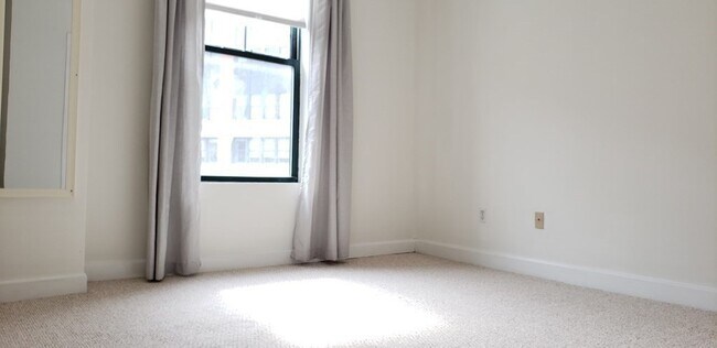 Building Photo - 76 Clarendon St