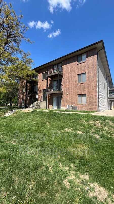 Building Photo - 3405 Holdrege St