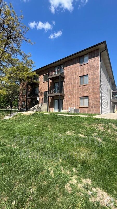 Building Photo - 3405 Holdrege St