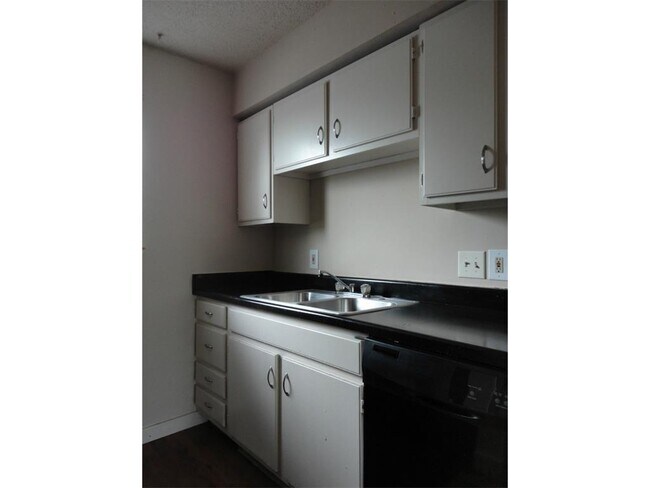 Building Photo - 2200 San Gabriel St