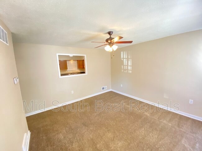 Building Photo - 3367 William Tell Dr