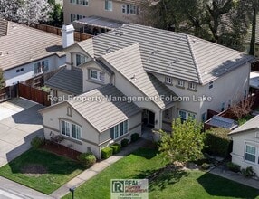 Building Photo - 6826 Lincoln Ave