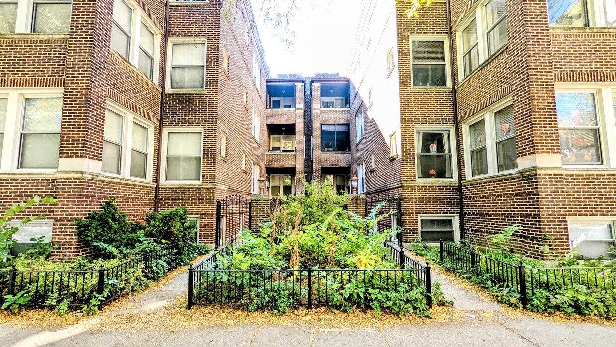 Primary Photo - 3353 W Wilson Ave