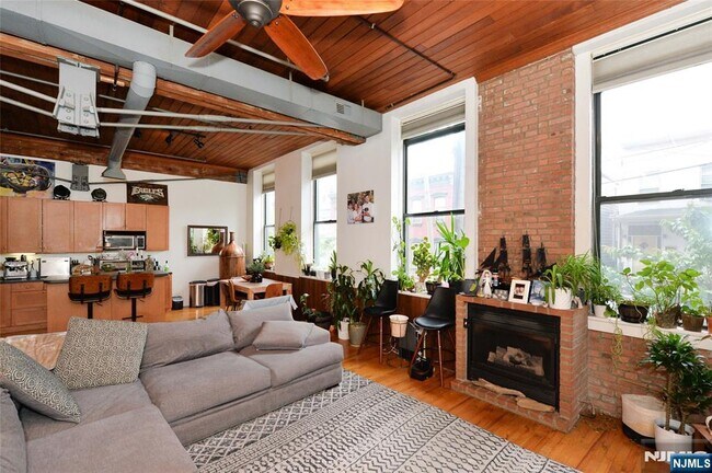Foto del edificio - 126 Webster Ave