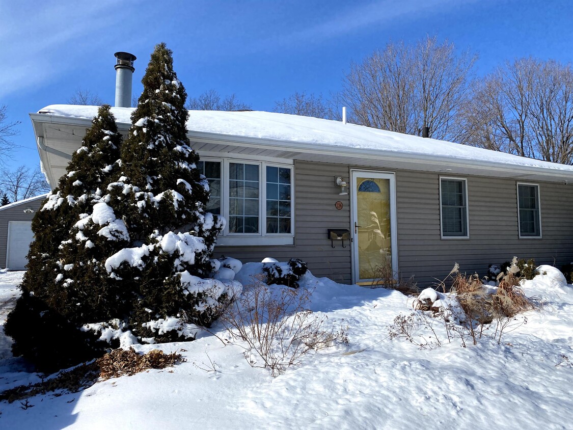 Primary Photo - 236 Auburn St
