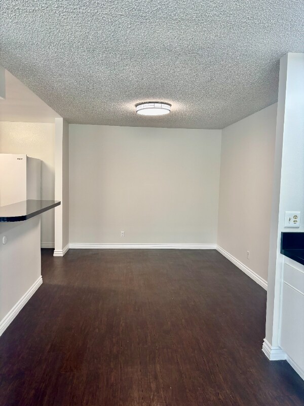 Foto del edificio - 17440 Burbank Blvd
