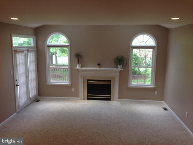 Building Photo - 810 Manchester Dr