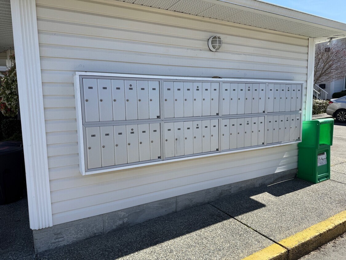 Building Photo - 6245 Blueback Rd