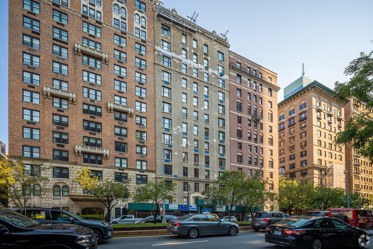 Primary Photo - 565 Park Ave