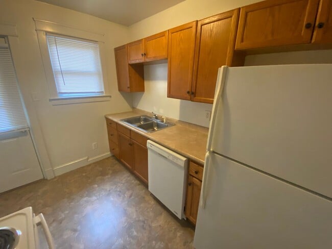 Building Photo - Perfect Floorplan! Walltown Duplex with All Appliances and Fenced Yd