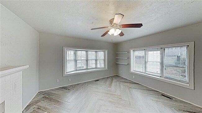 Building Photo - 421 NW 28th St