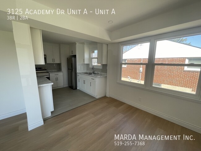 Photo du bâtiment - SPACIOUS 3BEDROOM/1.5 BATHROOM MAIN UNIT P...