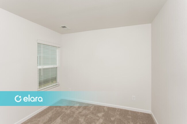 Foto del edificio - 236 SUNDEW RD