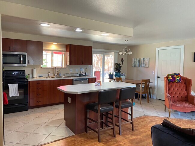 Foto del edificio - 1643 SW Knoll Ave