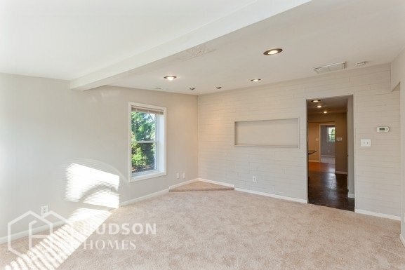 Foto del edificio - 306 Andover Rd