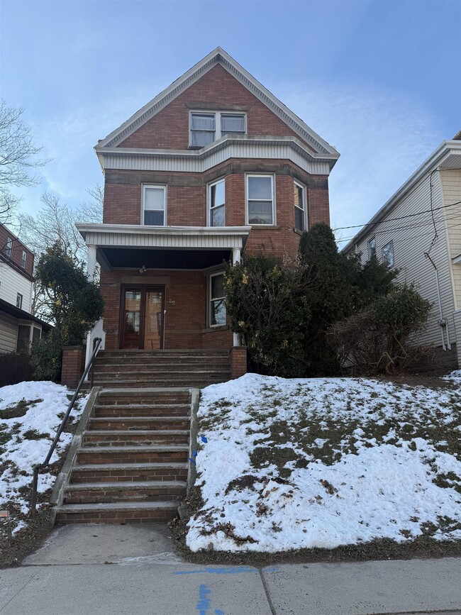 Building Photo - 94-96-96 W 31st St