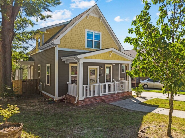 Building Photo - Gorgeous 3 Bedroom Home in Downtown Raleig...