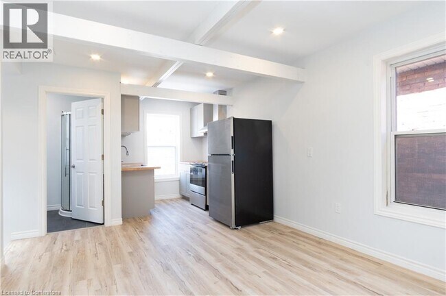 Building Photo - 45 Fairleigh Ave N