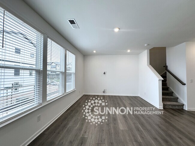 Foto del edificio - Brand New 3BR 2 Full & 2 Half BA Townhome ...