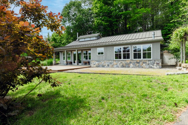 Foto del edificio - 3700 Durham Rd