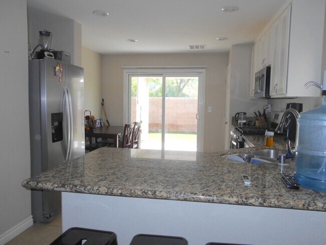 Foto del edificio - Amazing 4 Bedroom Home in A Prime Location!