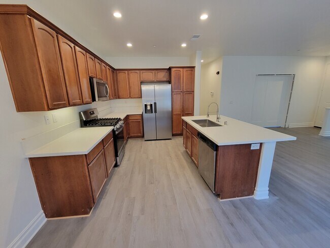Building Photo - 305 Island Way