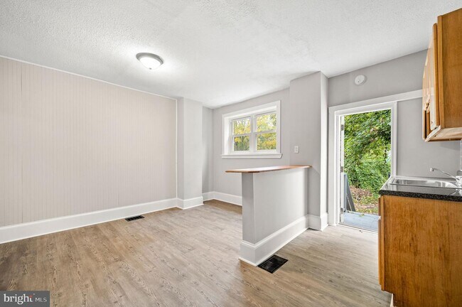 Foto del edificio - 6028 E Wister St