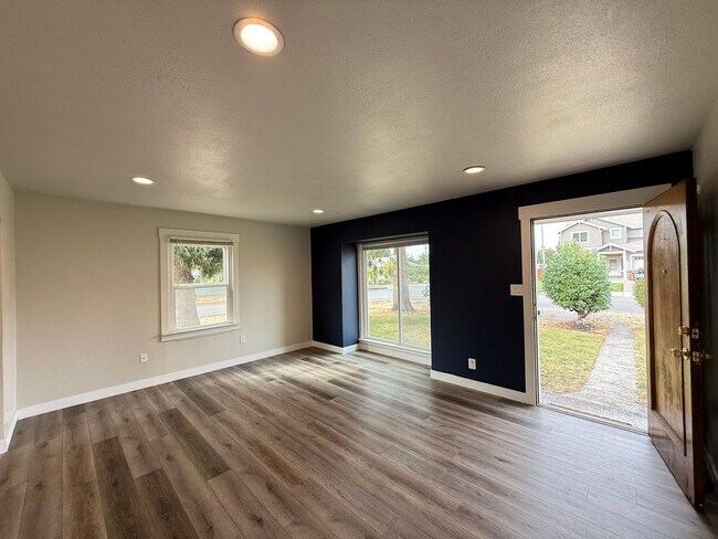 Building Photo - 6631 S Mullen St