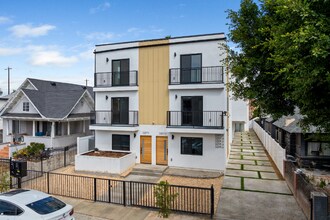 Building Photo - 3209 W 18th St