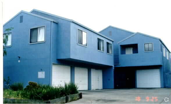 Building Photo - 16 16th St