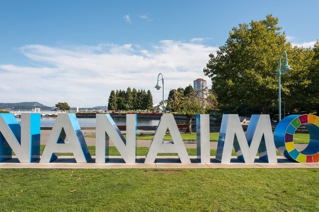The colourful "Nanaimo" sign at the waterfront park.