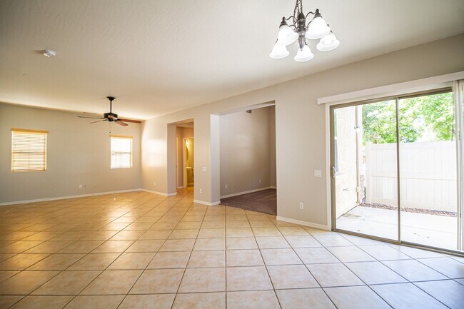Building Photo - Check Out This Bright & Cheery Home