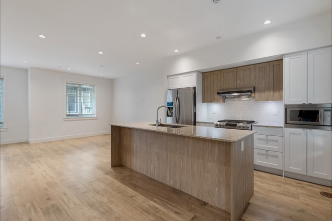 Building Photo - 11188 72 Av