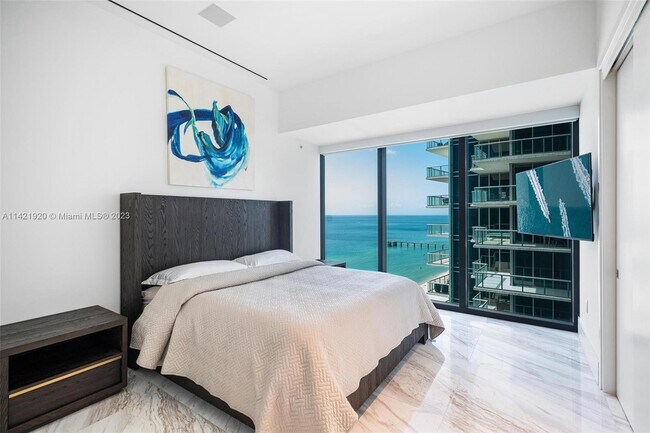 Building Photo - 17141 Collins Ave