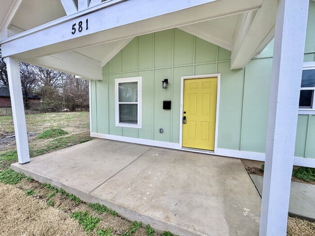 Building Photo - 581 Gilleas Rd