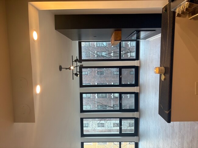 Foto del edificio - 1 E Scott St