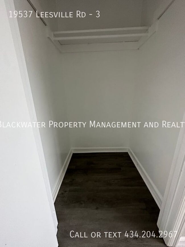 Foto del edificio - 19537 Leesville Rd