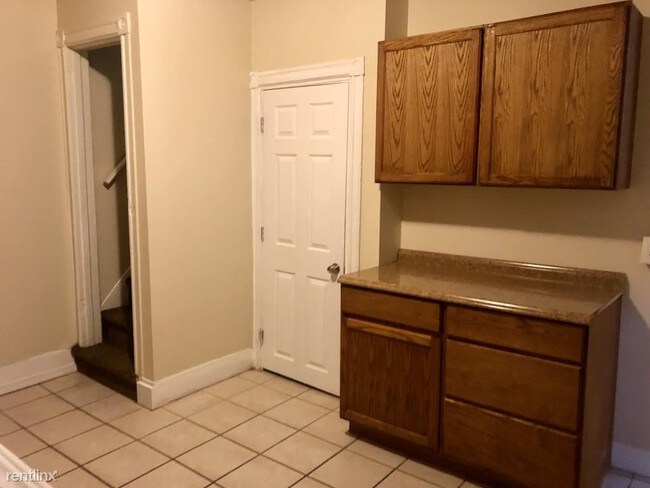 Building Photo - 5 br, 1.5 bath Apartment - 1218 Wagner Ave