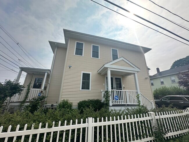 Building Photo - 62 Antwerp St