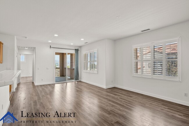 Building Photo - 24320 Lorenzo Ln
