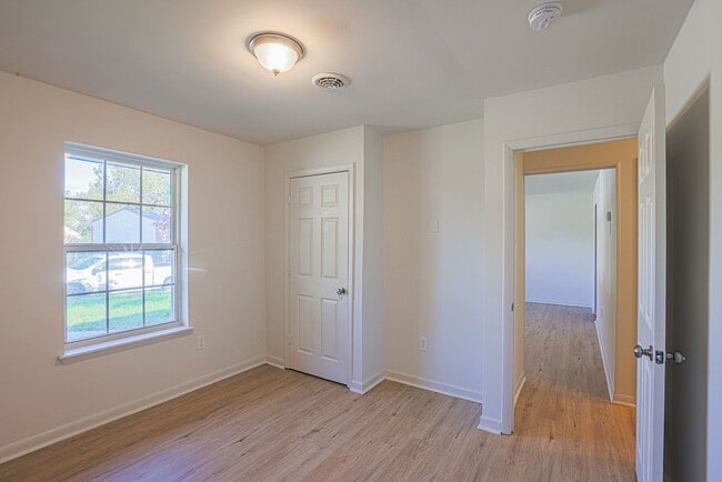 Building Photo - 821 Johahn Dr