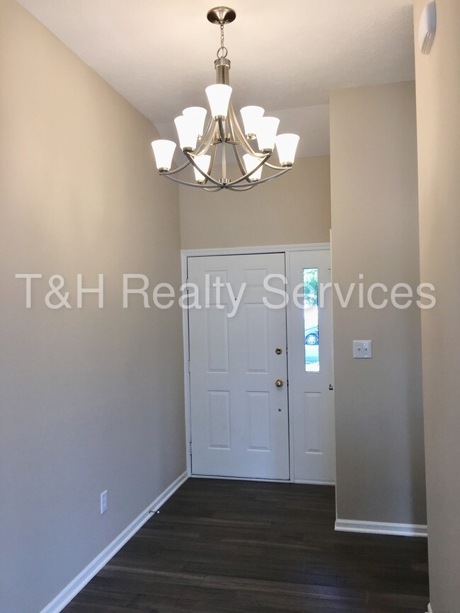 Building Photo - 7879 Chesapeake Dr E